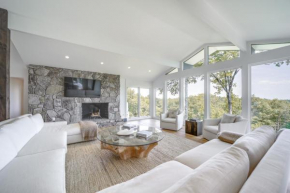 Luxurious Mountain Retreat with Long Range Views!